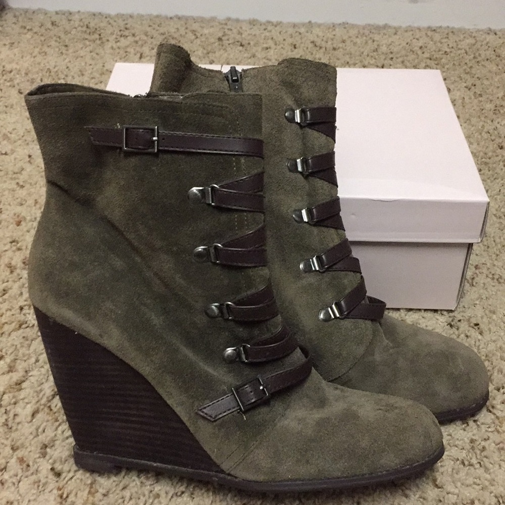 BCBG green suede booties